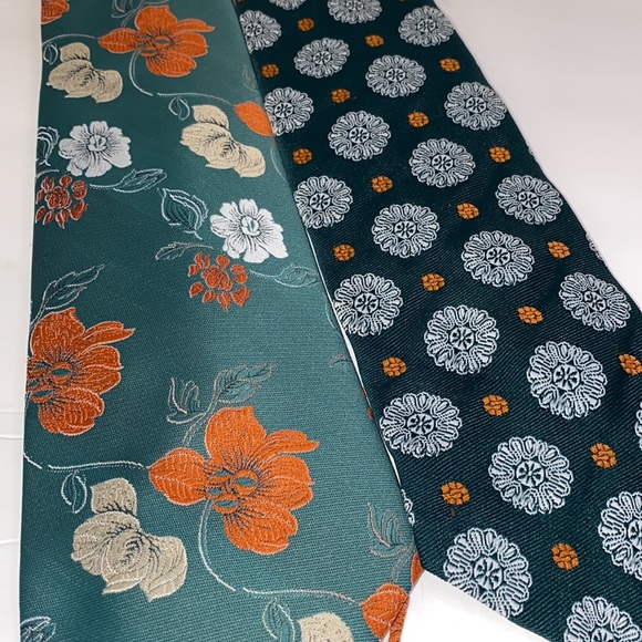 (2) Vintage 70's Polyester Tie Vibrant Floral Colors - Picture 2 of 5